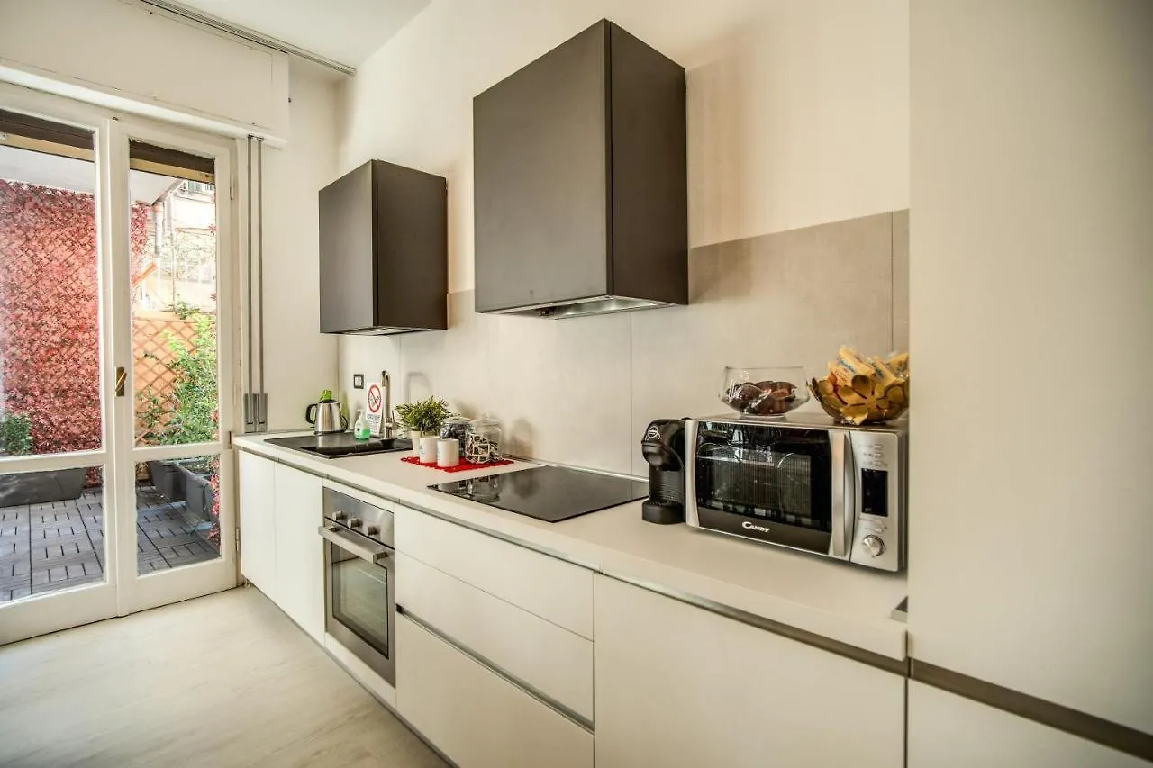 Aweshomeitaly - White Mirrors Apartment Pisa Italy