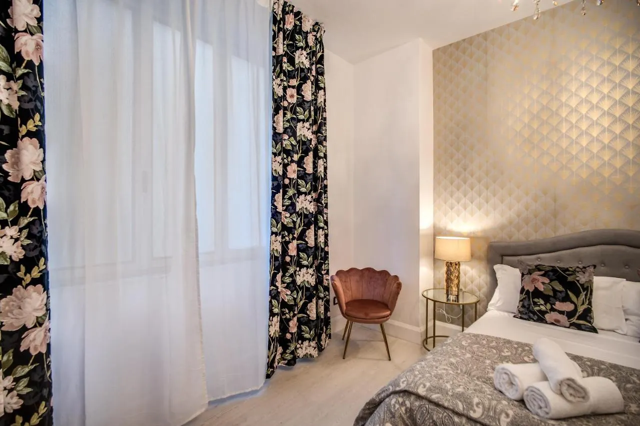 Aweshomeitaly - White Mirrors Apartment Pisa