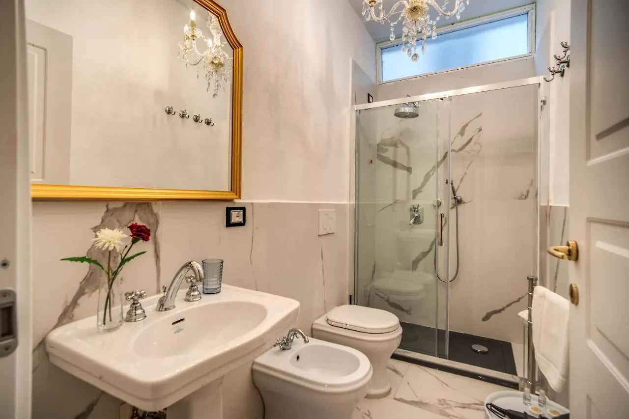 Aweshomeitaly - White Mirrors Apartment Pisa