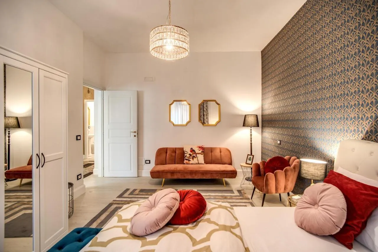 Aweshomeitaly - White Mirrors Apartment Pisa