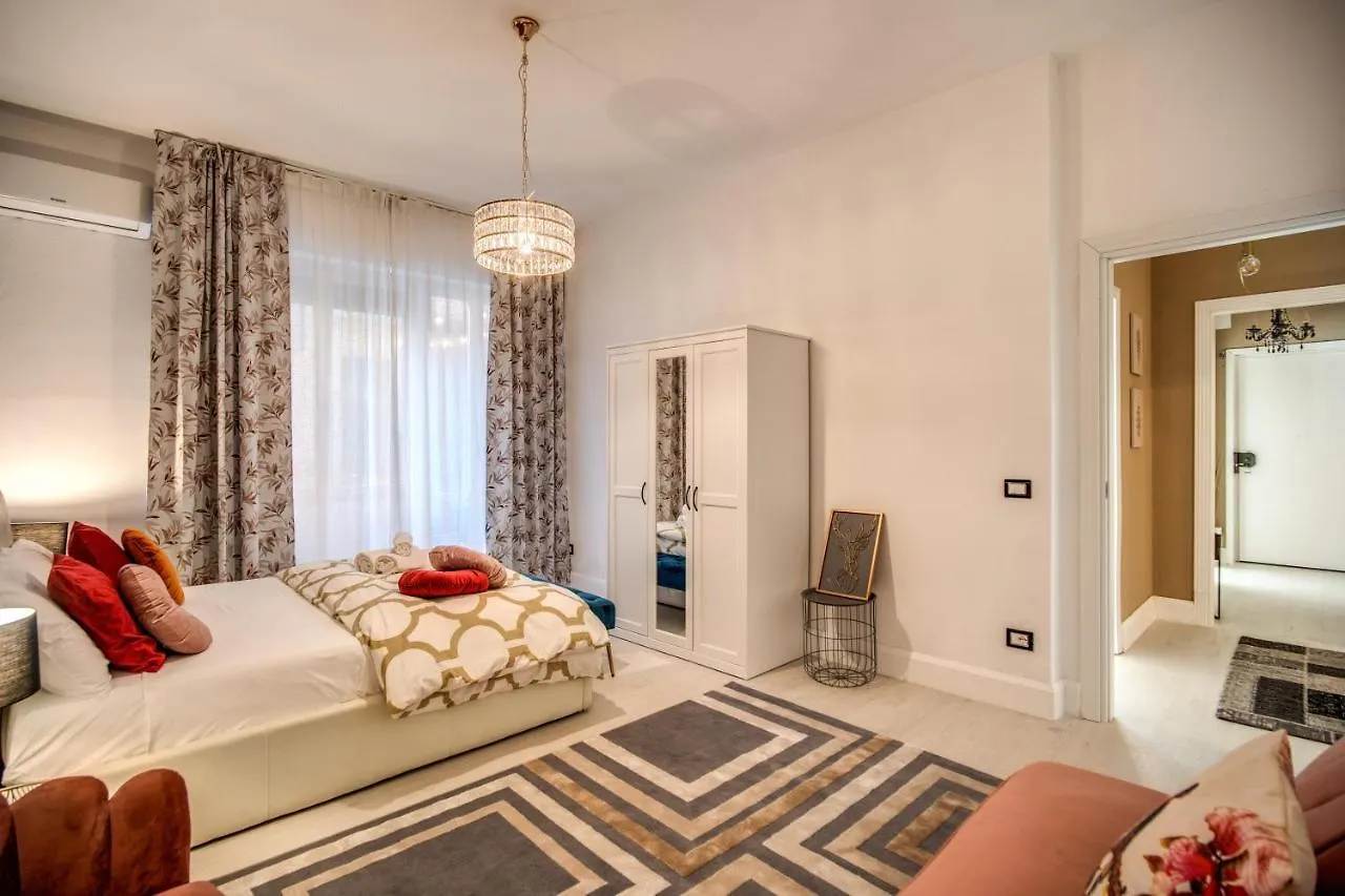 Aweshomeitaly - White Mirrors Apartment Pisa Italy