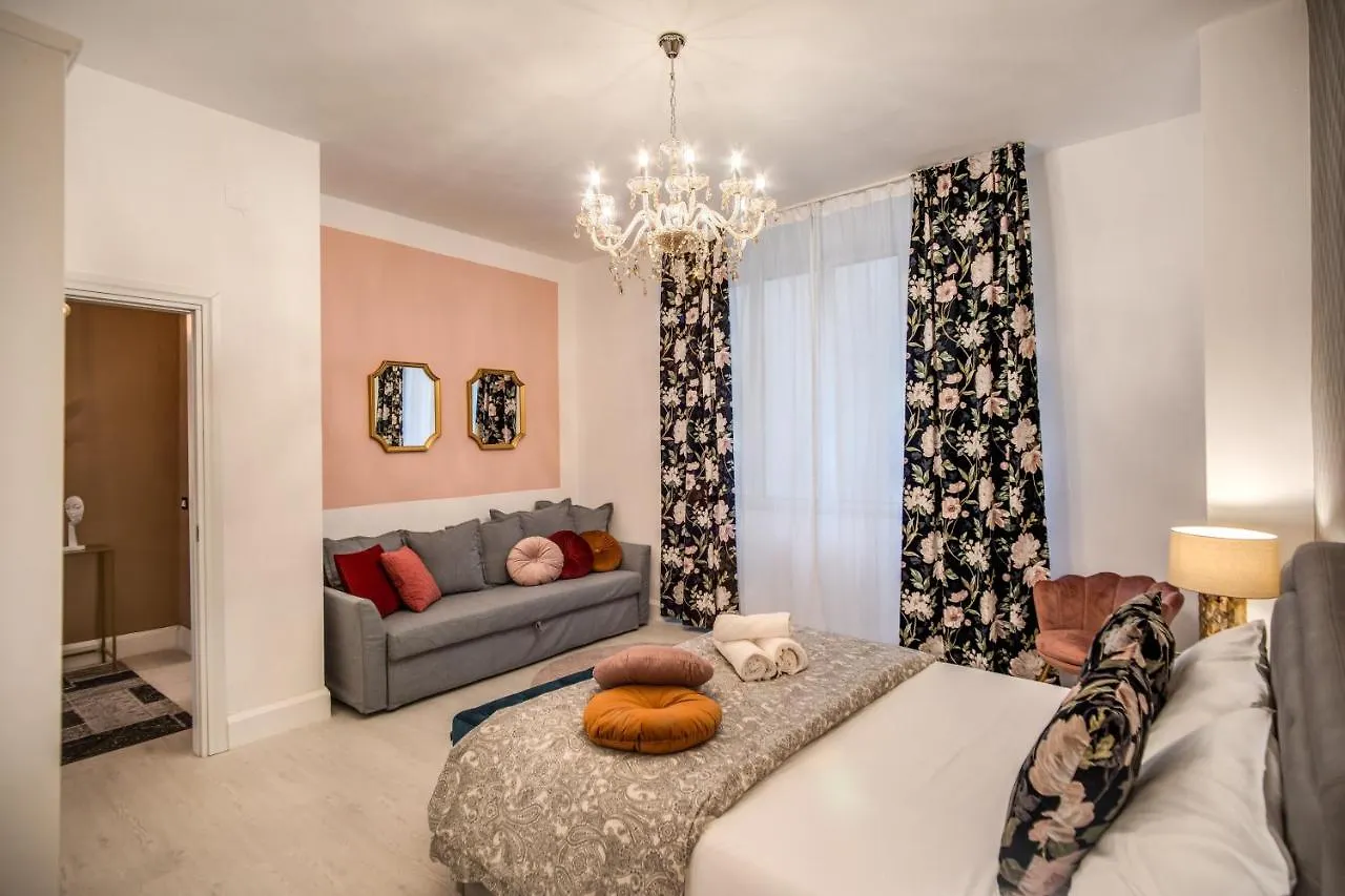 Aweshomeitaly - White Mirrors Apartment Pisa
