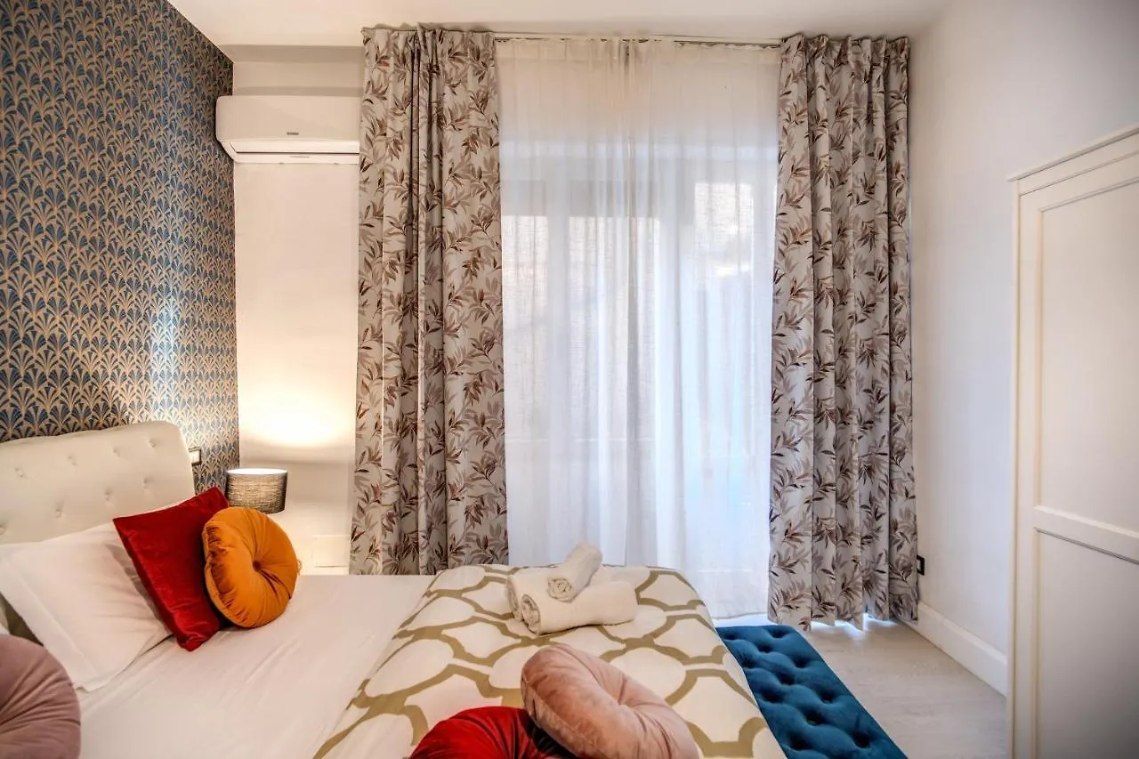 Aweshomeitaly - White Mirrors Apartment Pisa