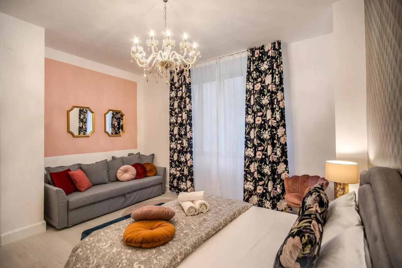 Aweshomeitaly - White Mirrors Apartment Pisa