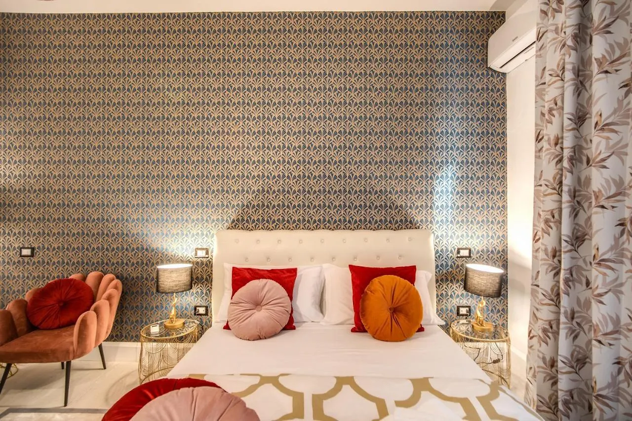 Aweshomeitaly - White Mirrors Apartment Pisa 0*,  Italy