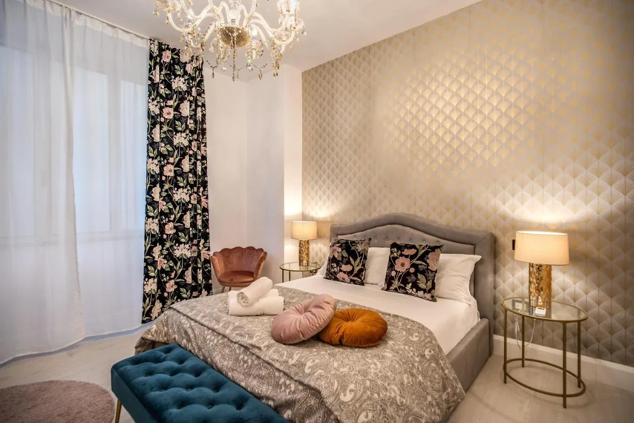 Aweshomeitaly - White Mirrors Apartment Piza